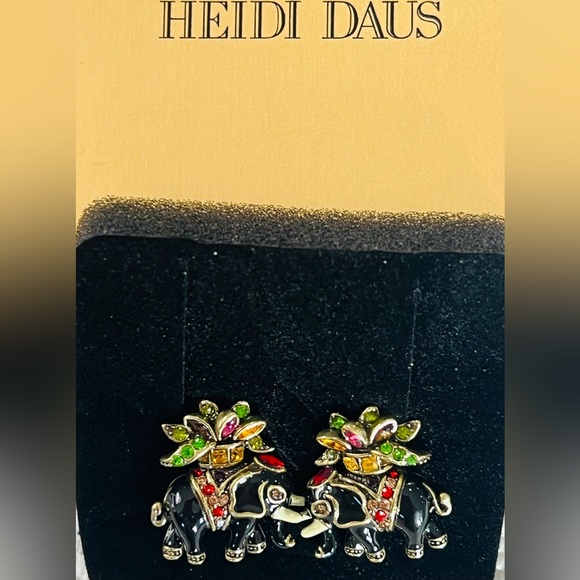 Heidi Daus CLIP 🆕”Happy Flowerphant” Elephant Crystal & Enamel Floral earrings - Picture 3 of 7